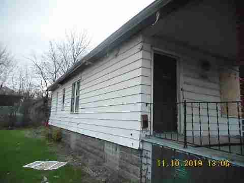 12090 Roselawn (3)_m.jpg